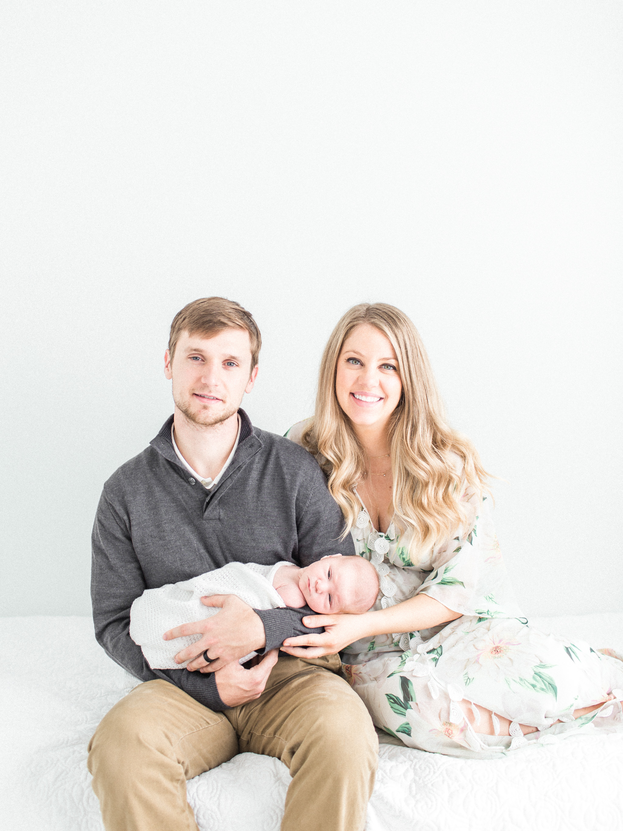 ERIN DAVISON PHOTOGRAPHY | Cleveland Newborn Photographer, Newborn Photography in Akron, North Canton Newborn Photography, Akron Maternity Photographer, North Canton Ohio Family Photography, Cleveland Family Photographers, Akron Newborn Photography, Akron Family, all white studio photography, organic newborn photography, natural light, light and airy newborn photos