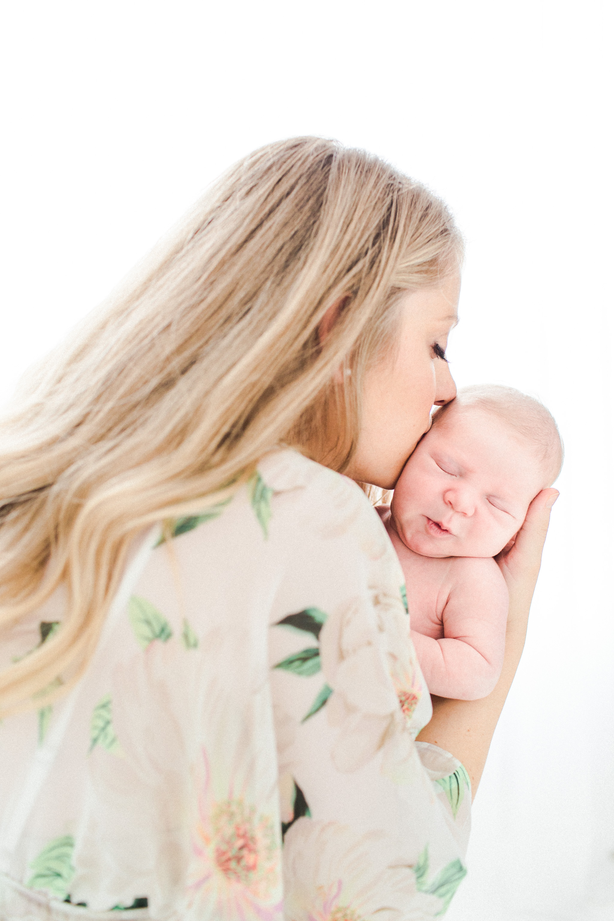 ERIN DAVISON PHOTOGRAPHY | Cleveland Newborn Photographer, Newborn Photography in Akron, North Canton Newborn Photography, Akron Maternity Photographer, North Canton Ohio Family Photography, Cleveland Family Photographers, Akron Newborn Photography, Akron Family, all white studio photography, organic newborn photography, natural light, light and airy newborn photos