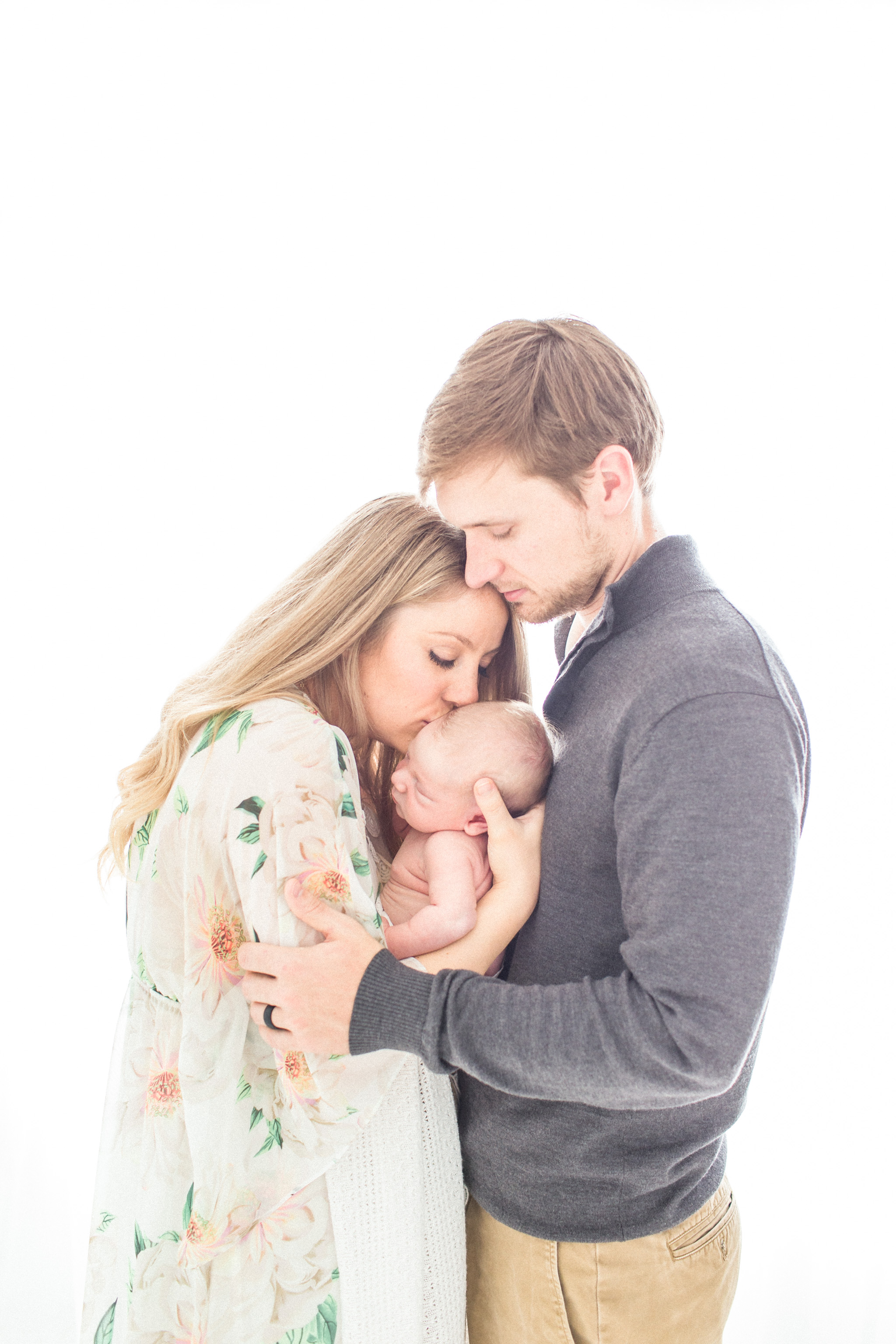 ERIN DAVISON PHOTOGRAPHY | Cleveland Newborn Photographer, Newborn Photography in Akron, North Canton Newborn Photography, Akron Maternity Photographer, North Canton Ohio Family Photography, Cleveland Family Photographers, Akron Newborn Photography, Akron Family, all white studio photography, organic newborn photography, natural light, light and airy newborn photos