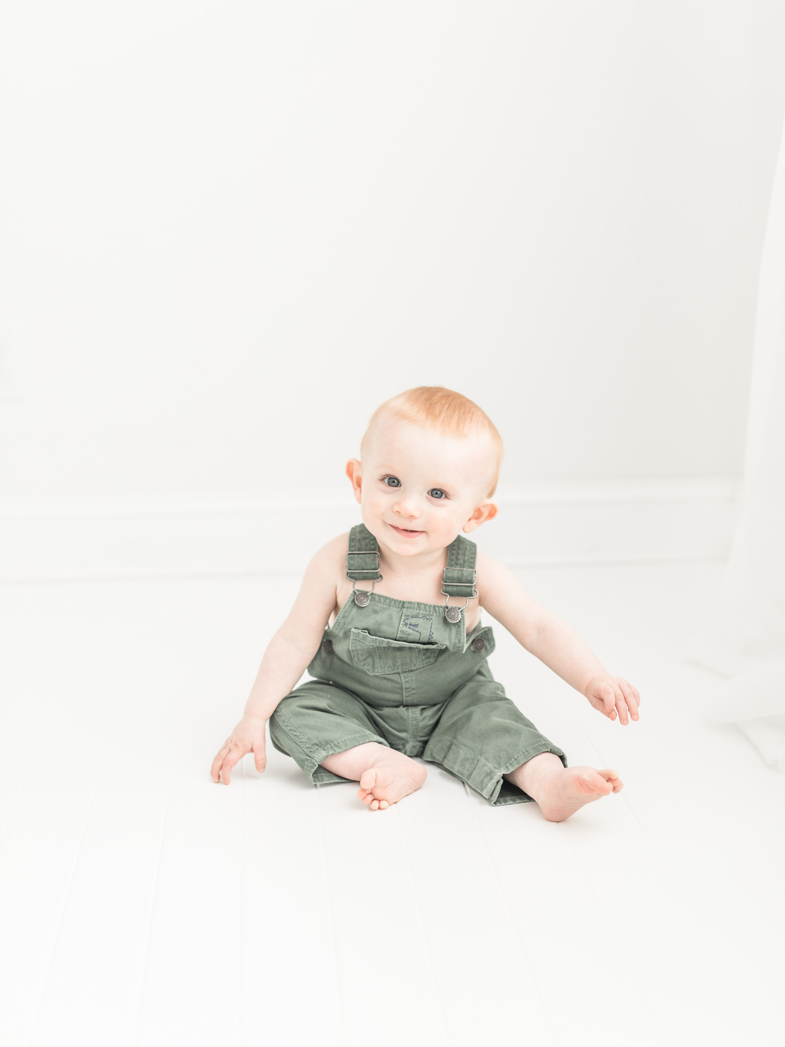 Erin Davison Photography | Cleveland Baby Photographer, Cleveland Newborn Photographer, Cleveland newborn photography, newborn photographers in cleveland, akron newborn photographer, newborn photography in akron, cleveland maternity photographers, cleveland family photographers, akron maternity photography, akron family photography, two year old photos, studio photography, sitter session, 6 month session, 6 month photos, baby milestone sessions