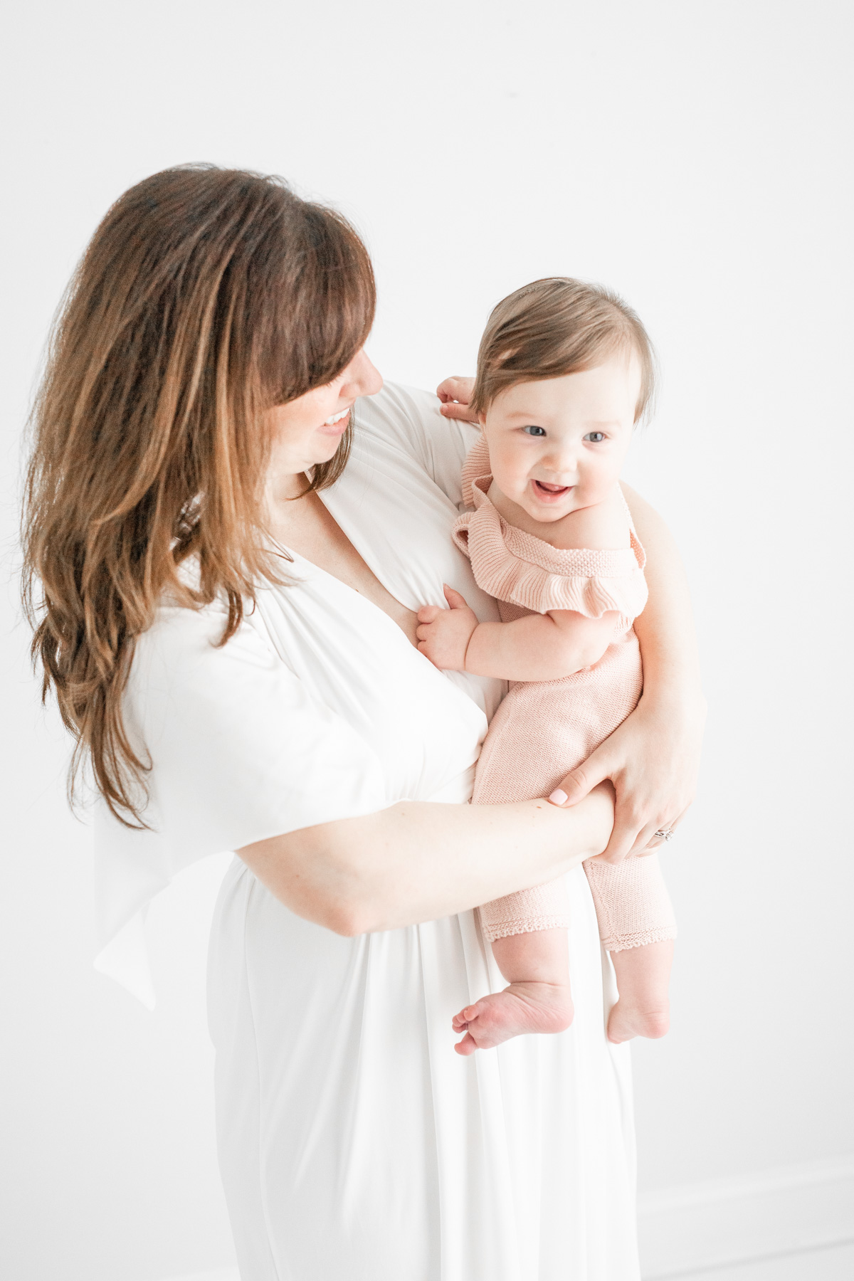 ERIN DAVISON PHOTOGRAPHY | Canton Ohio Family Photographer, Cleveland Newborn Photographers, Cleveland Newborn Photographer, Newborn Photography in Akron, Akron Baby Photography, North Canton Newborn Photography, Hartville Ohio Photographer, Akron Maternity Photographer, North Canton Ohio Family Photography, Cleveland Family Photographers, Akron Newborn Photography, Akron Family, all white studio photography, organic baby photography, natural light, light and airy baby photos, family photography, 6 month photos
