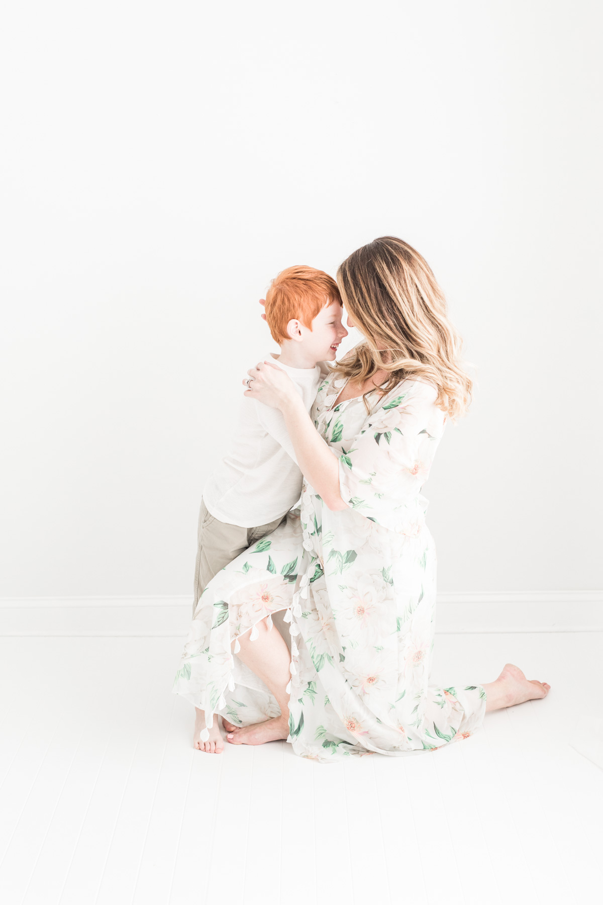 Erin Davison Photography | Cleveland newborn photographer, akron newborn photographer, northeast ohio newborn photographer, Cleveland family photographer, akron family photographer, ohio family photographer, cleveland baby photography, akron baby photographer, motherhood photography session, studio photography, light and airy photography, organic white photography studio