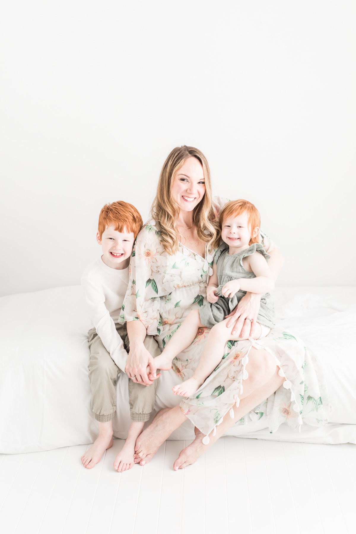 Erin Davison Photography | Cleveland newborn photographer, akron newborn photographer, northeast ohio newborn photographer, Cleveland family photographer, akron family photographer, ohio family photographer, cleveland baby photography, akron baby photographer, motherhood photography session, studio photography, light and airy photography, organic white photography studio