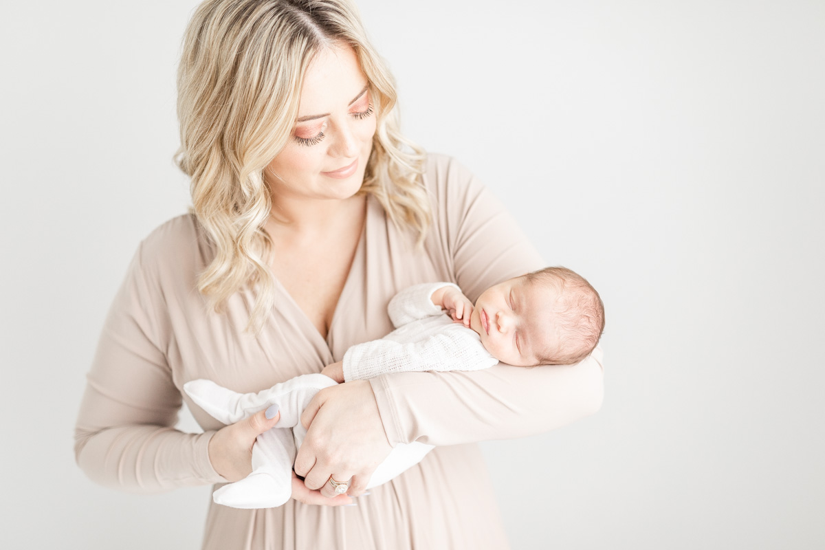 ERIN DAVISON PHOTOGRAPHY | Newborn Photographers Cleveland, Akron Newborn Photography, all white studio photography, organic baby photography, natural light, light and airy baby photos, family photography, film newborn, natural newborn photography, simple newborn photos
