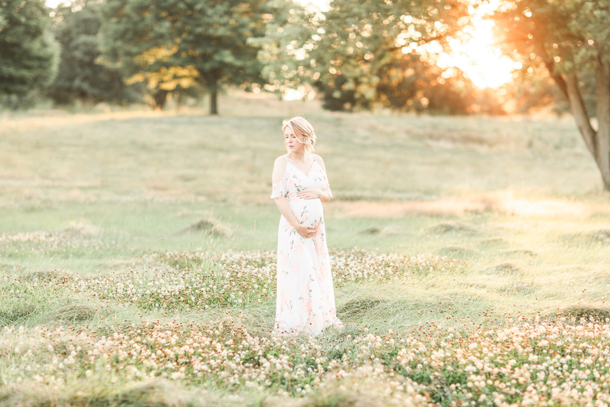 ERIN DAVISON PHOTOGRAPHY | Cleveland Maternity Photographer, Cleveland Newborn Photographers, Akron, Canton Ohio Maternity Photography, field maternity session, organic baby photography, natural light, light and airy, film maternity