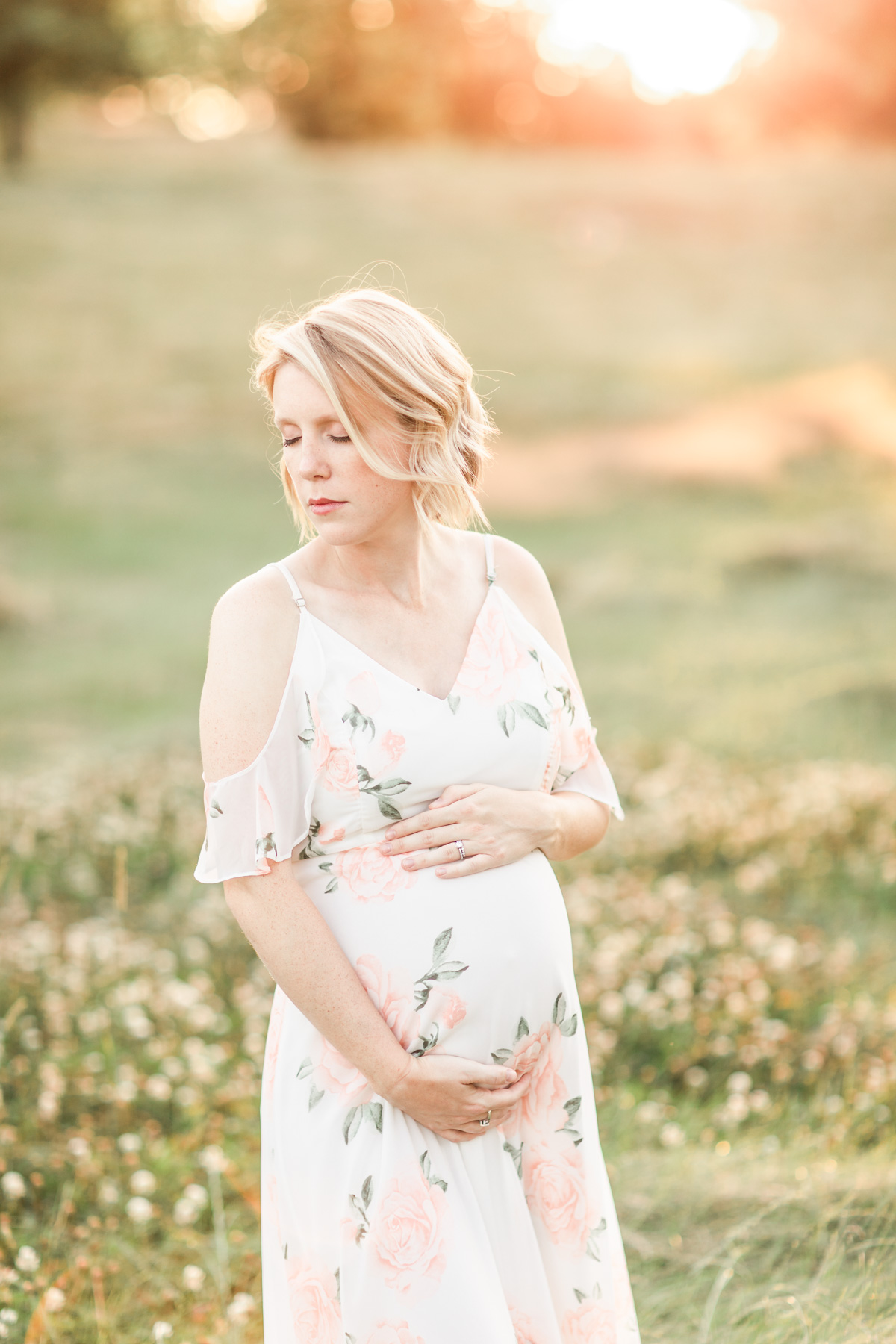 ERIN DAVISON PHOTOGRAPHY | Cleveland Maternity Photographer, Cleveland Newborn Photographers, Akron, Canton Ohio Maternity Photography, field maternity session, organic baby photography, natural light, light and airy, film maternity