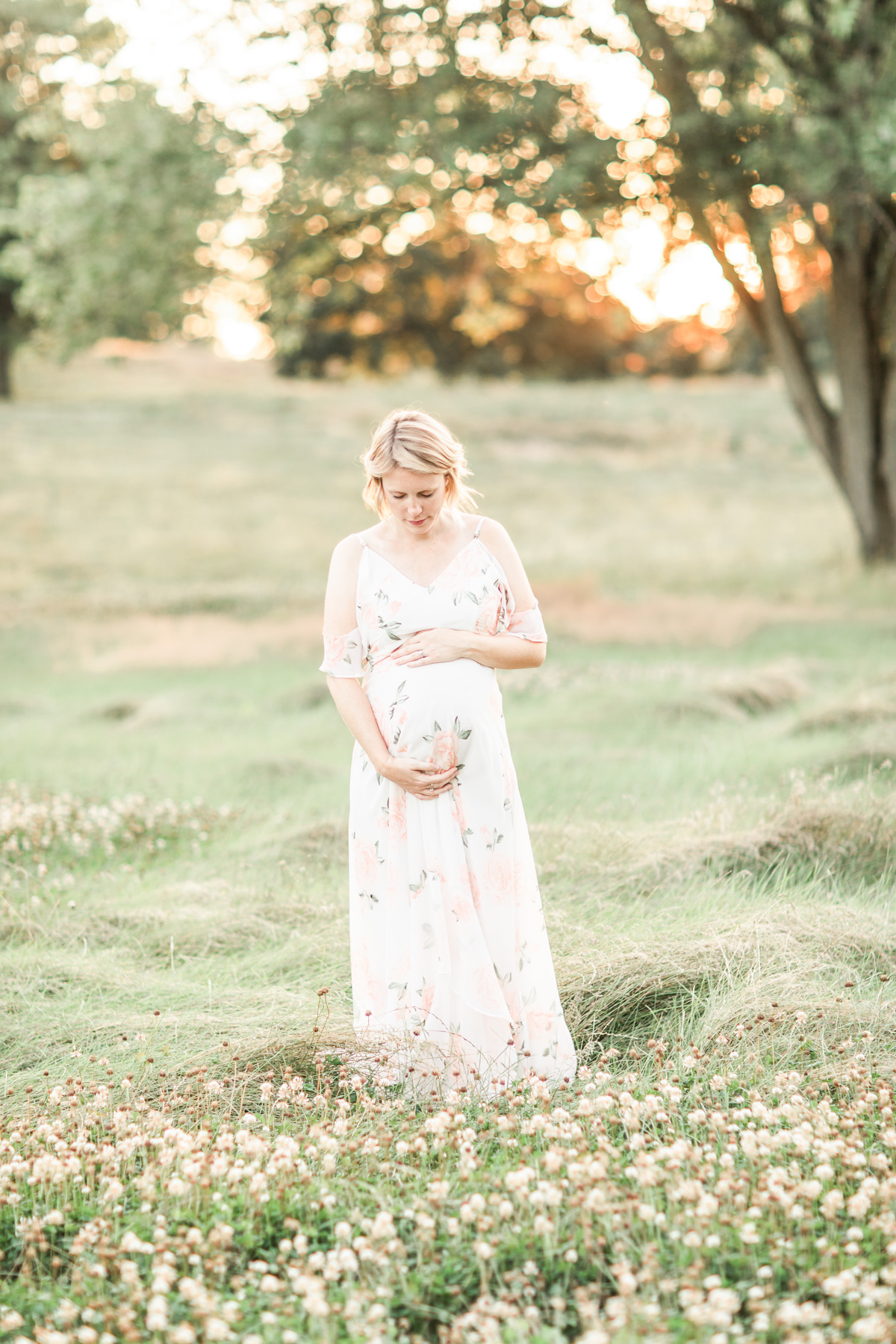 ERIN DAVISON PHOTOGRAPHY | Cleveland Maternity Photographer, Cleveland Newborn Photographers, Akron, Canton Ohio Maternity Photography, field maternity session, organic baby photography, natural light, light and airy,  film maternity