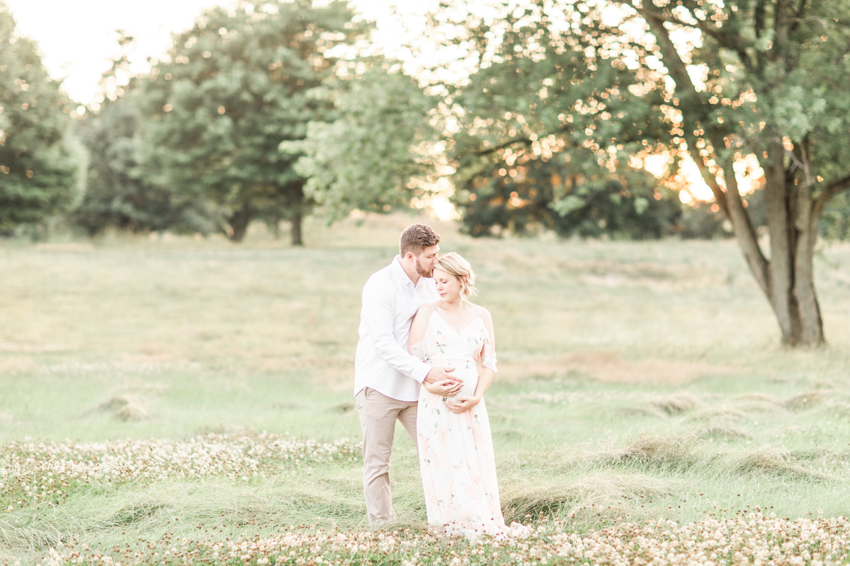 ERIN DAVISON PHOTOGRAPHY | Cleveland Maternity Photographer, Cleveland Newborn Photographers, Akron, Canton Ohio Maternity Photography, field maternity session, organic baby photography, natural light, light and airy, film maternity
