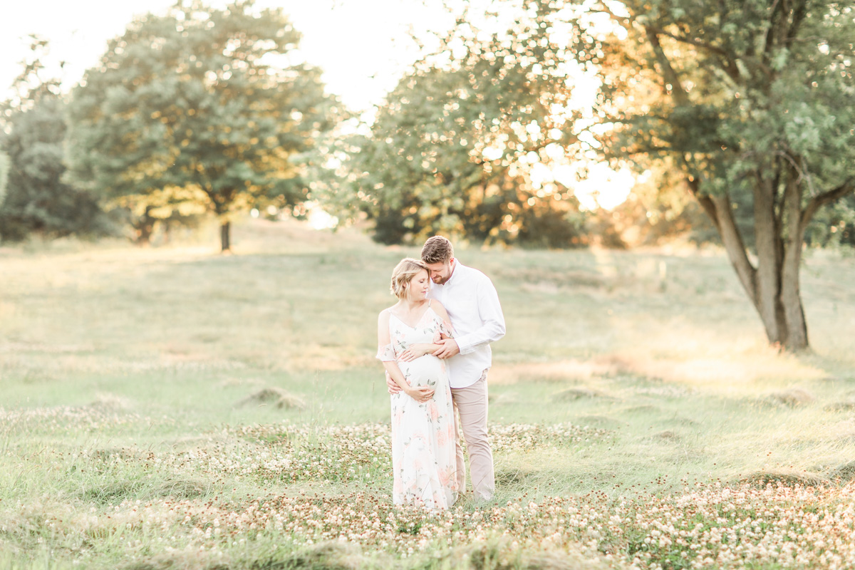 ERIN DAVISON PHOTOGRAPHY | Cleveland Maternity Photographer, Cleveland Newborn Photographers, Akron, Canton Ohio Maternity Photography, field maternity session, organic baby photography, natural light, light and airy, film maternity
