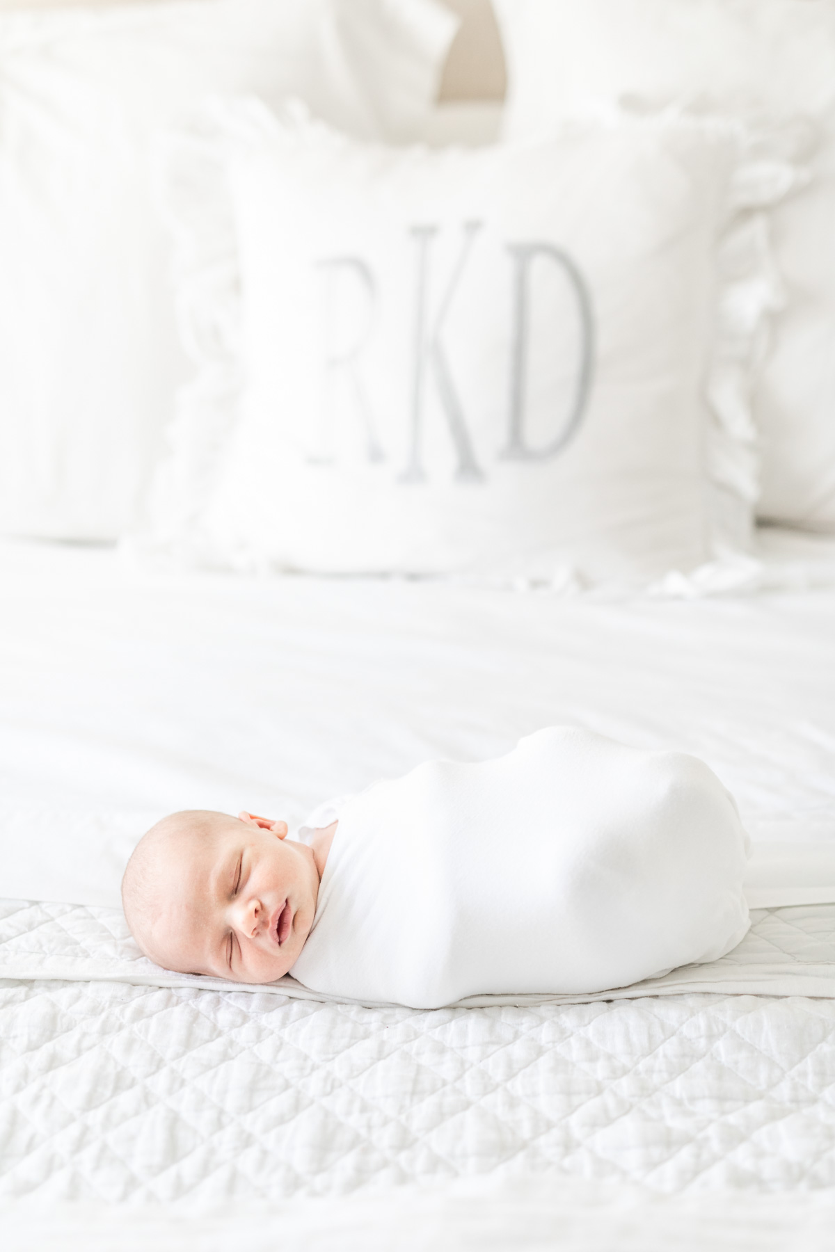 Erin Davison Photography | Newborn Photography Akron, Cleveland Newborn Photographer, Akron Family Photographers, Canton Ohio Family Photographers, Cleveland family Photographer, lifestyle at home newborn photography, fine art newborn photos, all white photography studio, family of seven photography