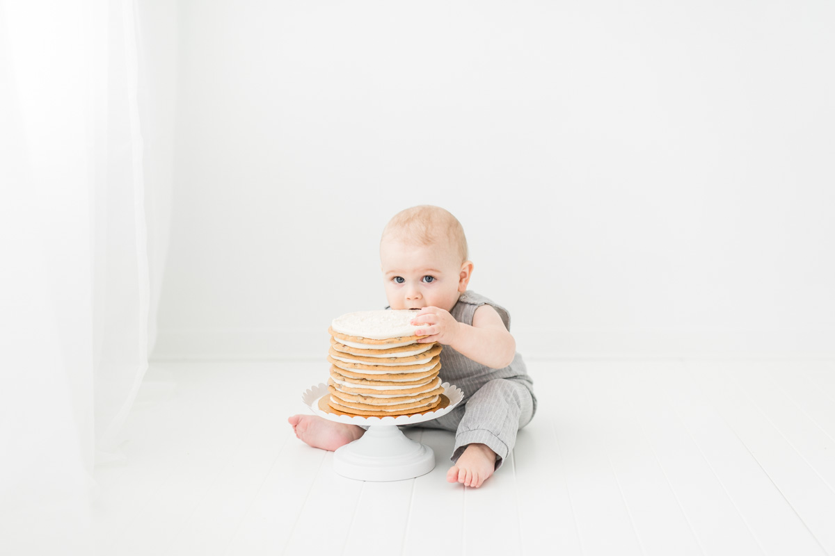 Erin Davison Photography | Cleveland Baby Photographer, Cleveland Newborn Photographer, Akron Family Photographers, Canton Ohio Family Photographers, Cleveland family Photographer, first birthday photo session, fine art family photos, all white photography studio, cake smash session, organic photography
