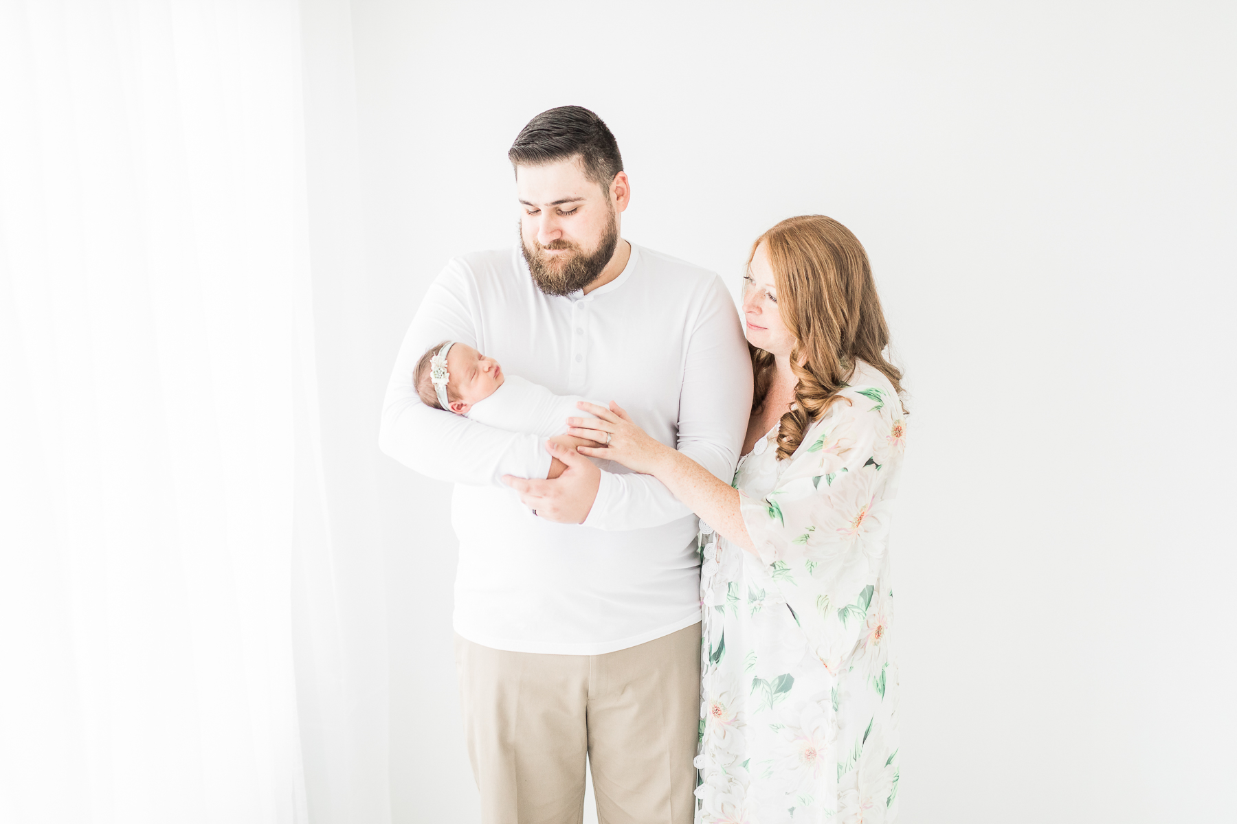 Erin Davison Photography | Best Cleveland Newborn and Maternity Photographers, Cleveland family photographer, Akron Newborn Photography, Cleveland Browns photographer, Cleveland Cavaliers photographer, Cleveland Indians photographer, best Cleveland baby photographer, best Cleveland family photographers, all white photography studio, natural newborn, newborn with sibling