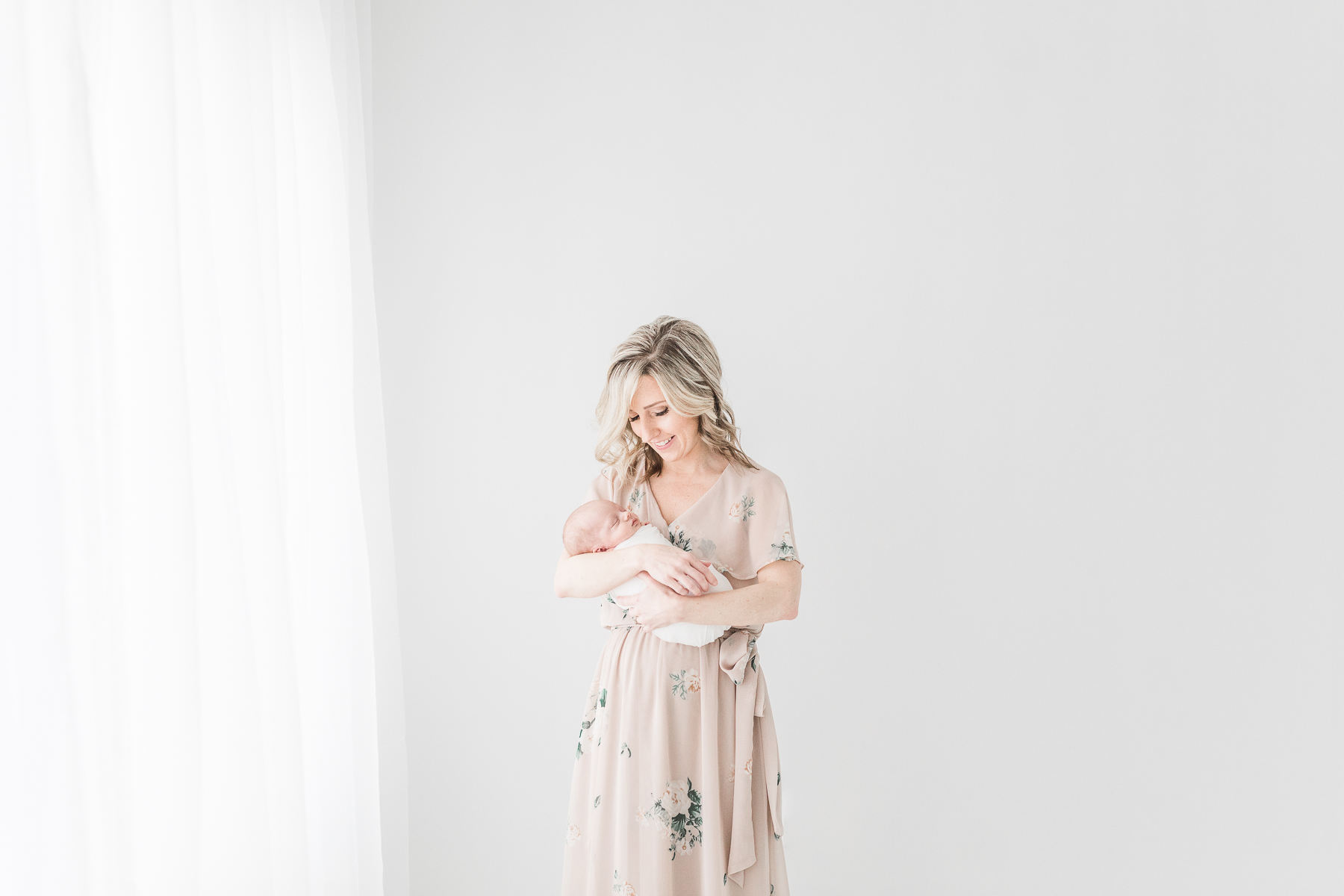 Erin Davison Photography | Stow Ohio Newborn Photographer, Best Cleveland Newborn and Maternity Photographers, Cleveland family photographer, Akron Newborn Photography, Cleveland Browns photographer, Cleveland Cavaliers photographer, Cleveland Indians photographer, best Cleveland baby photographer, best Cleveland family photographers, all white photography studio, natural newborn