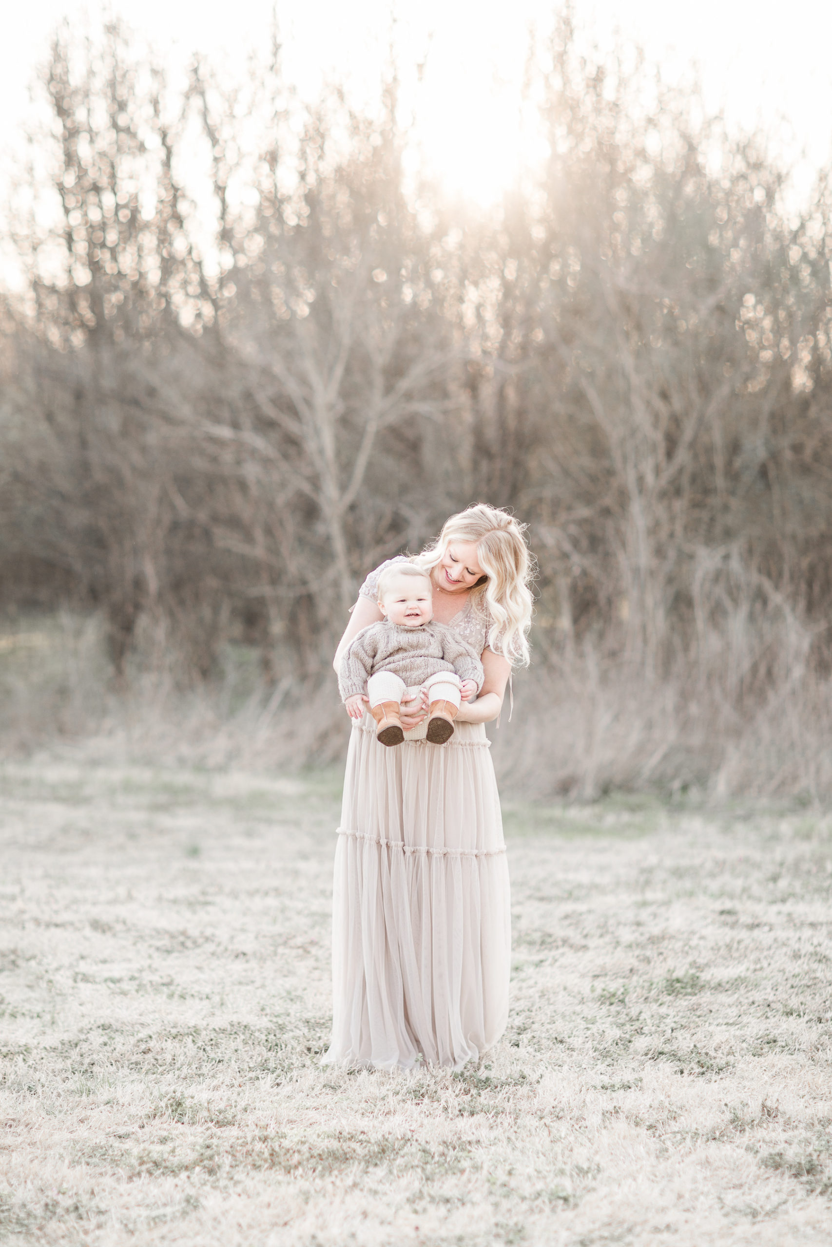 Erin Davison Photography | Hudson Ohio Family Photography, Family Photography in Cleveland Ohio, Cleveland Newborn Photographer, Akron Family Photographers, Canton Ohio Family Photographers, Cleveland maternity Photographer, field family session, fine art family photos, all white photography studio