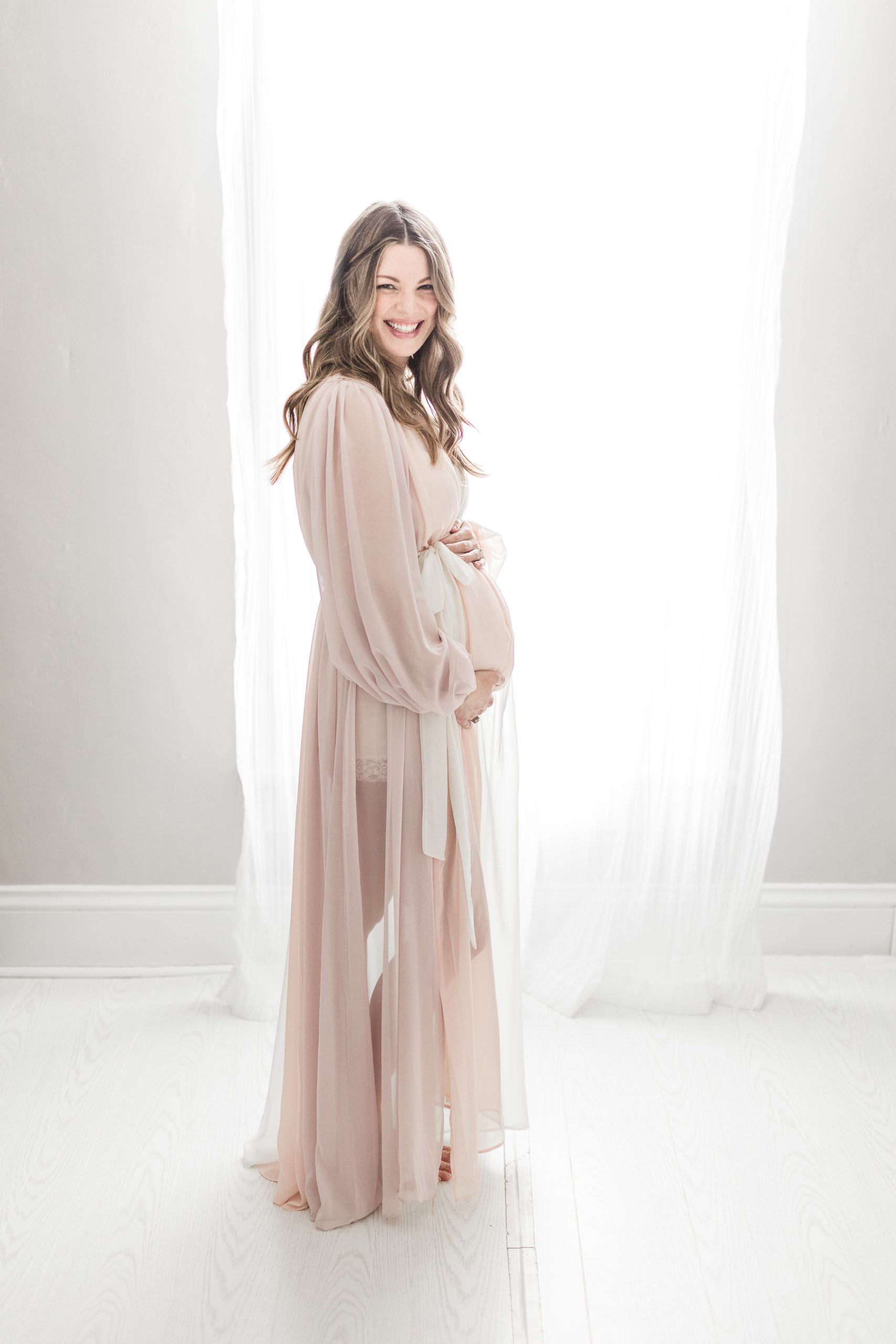Erin Davison Photography | Maternity Photographers Cleveland, Cleveland Newborn Photographers, Cleveland family photographer, Akron Newborn Photography, Cleveland Browns photographer, Cleveland Cavaliers photographer, Cleveland Indians photographer, best Cleveland baby photographer, best Cleveland family photographers, all white photography studio, studio maternity