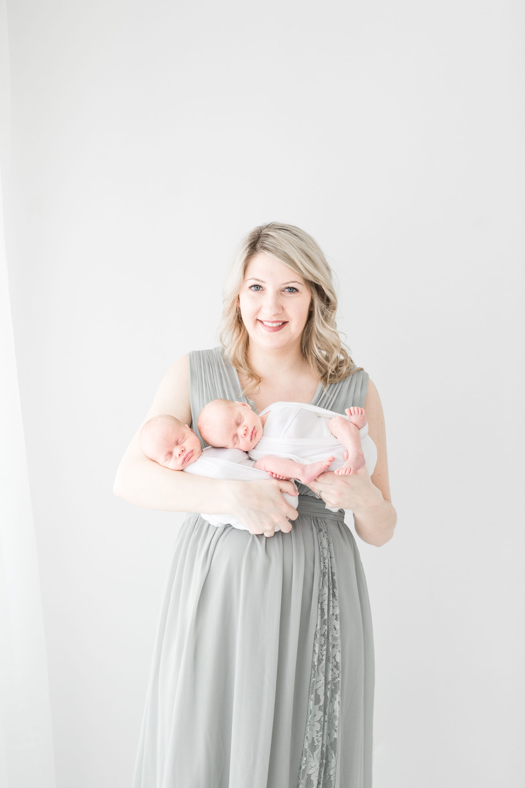 Erin Davison Photography | Best Akron Newborn Photographer, twin newborn photography, Best Cleveland Newborn and Maternity Photographers, Cleveland family photographer, Akron Newborn Photography, Cleveland Browns photographer, Cleveland Cavaliers photographer, Cleveland Indians photographer, best Cleveland baby photographer, best Cleveland family photographers, all white photography studio, natural newborn