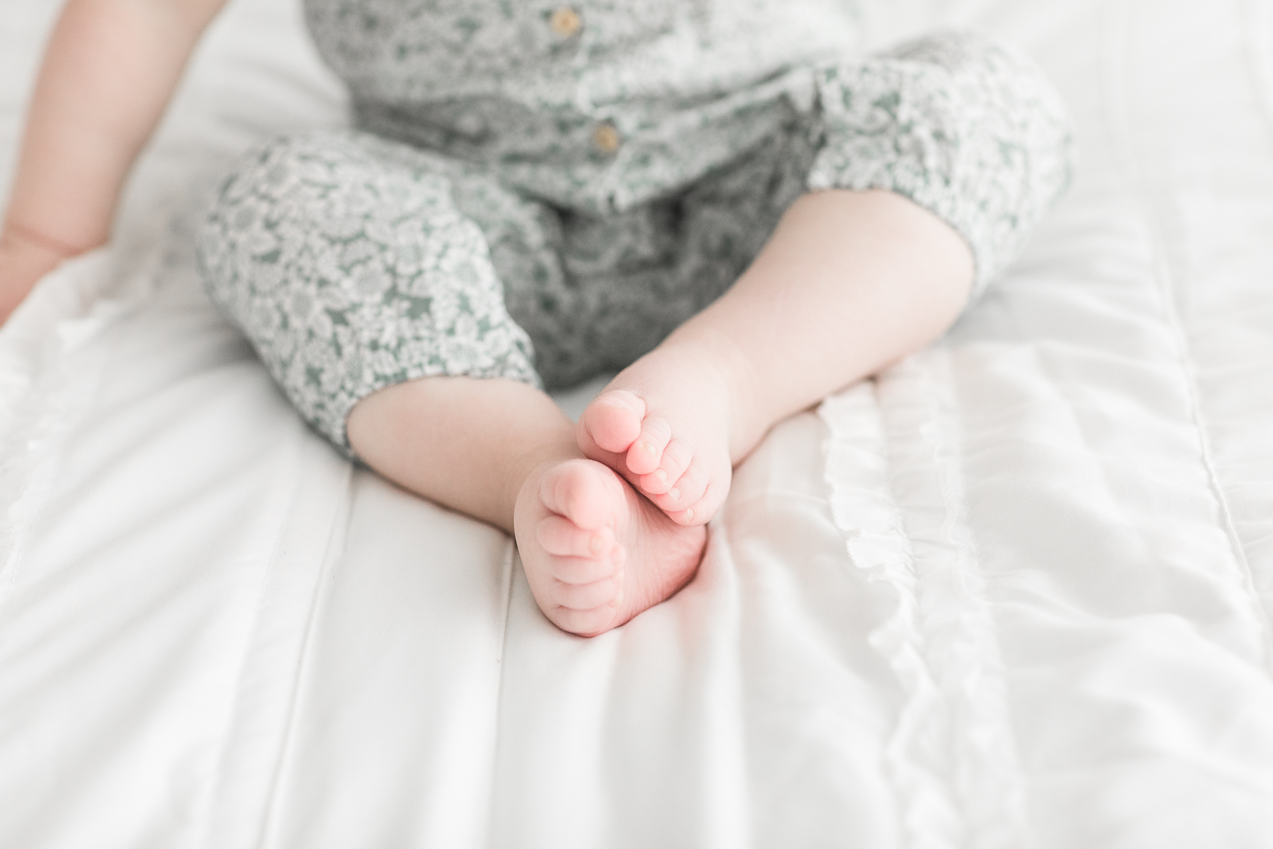 Erin Davison Photography | Cleveland Baby Photographers, Hudson Ohio Family Photography, Family Photography in Cleveland Ohio, Cleveland Newborn Photographer, Akron Family Photographers, Canton Ohio Family Photographers, Cleveland maternity Photographer, field family session, fine art family photos, all white photography studio