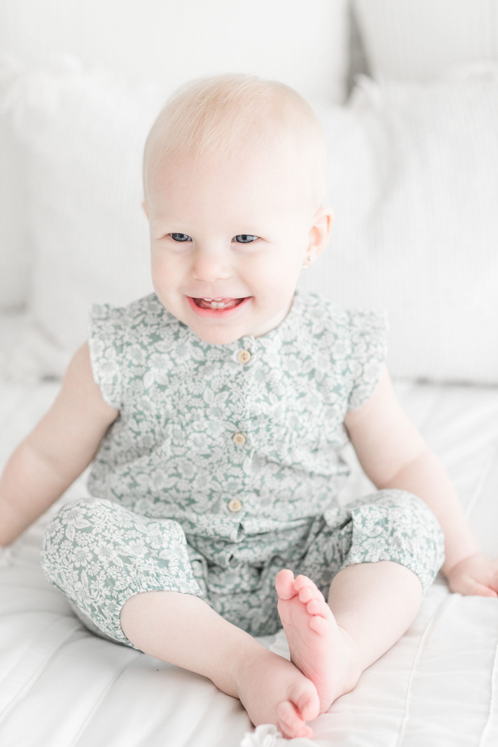 Erin Davison Photography | Cleveland Baby Photographers, Hudson Ohio Family Photography, Family Photography in Cleveland Ohio, Cleveland Newborn Photographer, Akron Family Photographers, Canton Ohio Family Photographers, Cleveland maternity Photographer, field family session, fine art family photos, all white photography studio