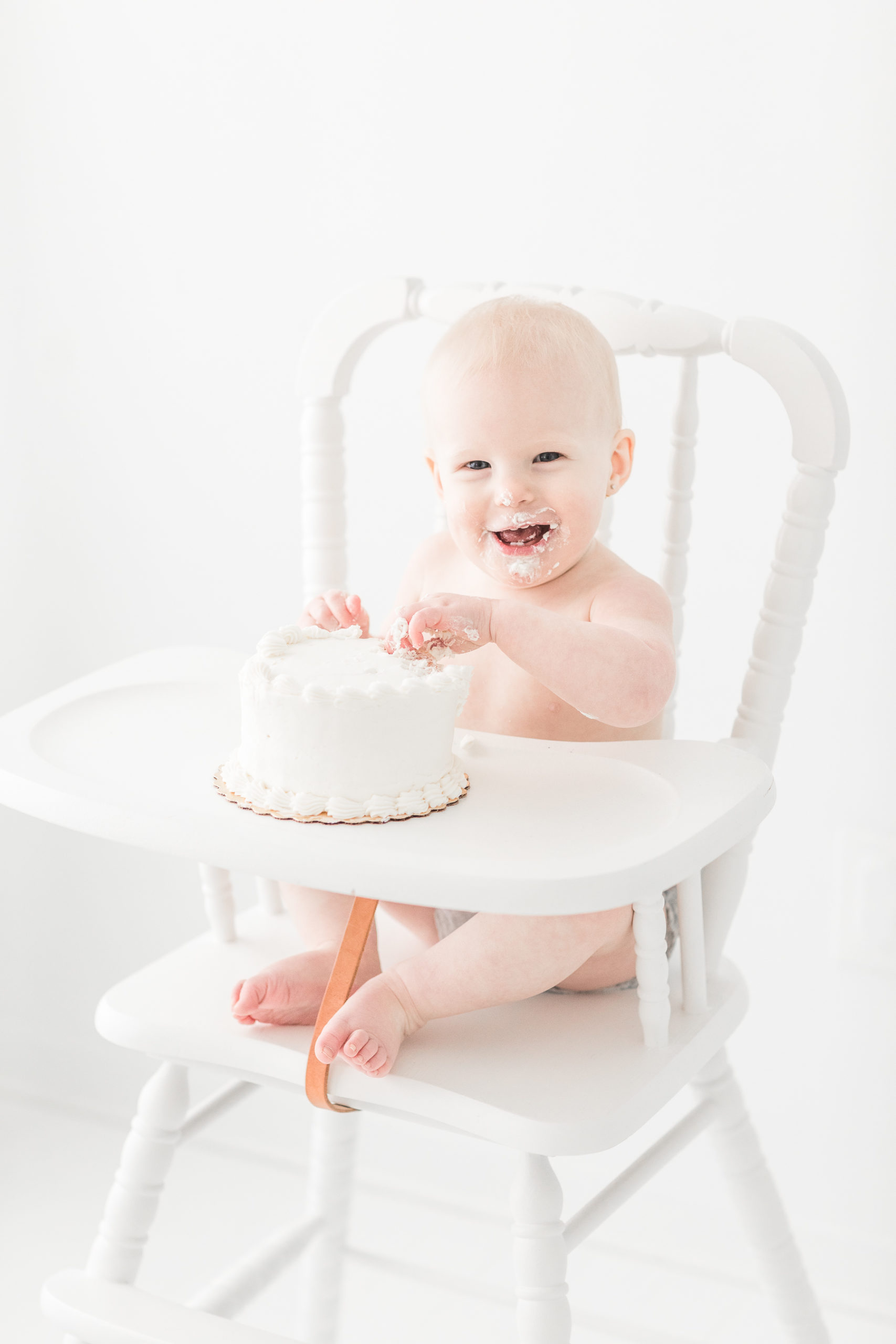 Erin Davison Photography | Cleveland Baby Photographers, Hudson Ohio Family Photography, Family Photography in Cleveland Ohio, Cleveland Newborn Photographer, Akron Family Photographers, Canton Ohio Family Photographers, Cleveland maternity Photographer, field family session, fine art family photos, all white photography studio