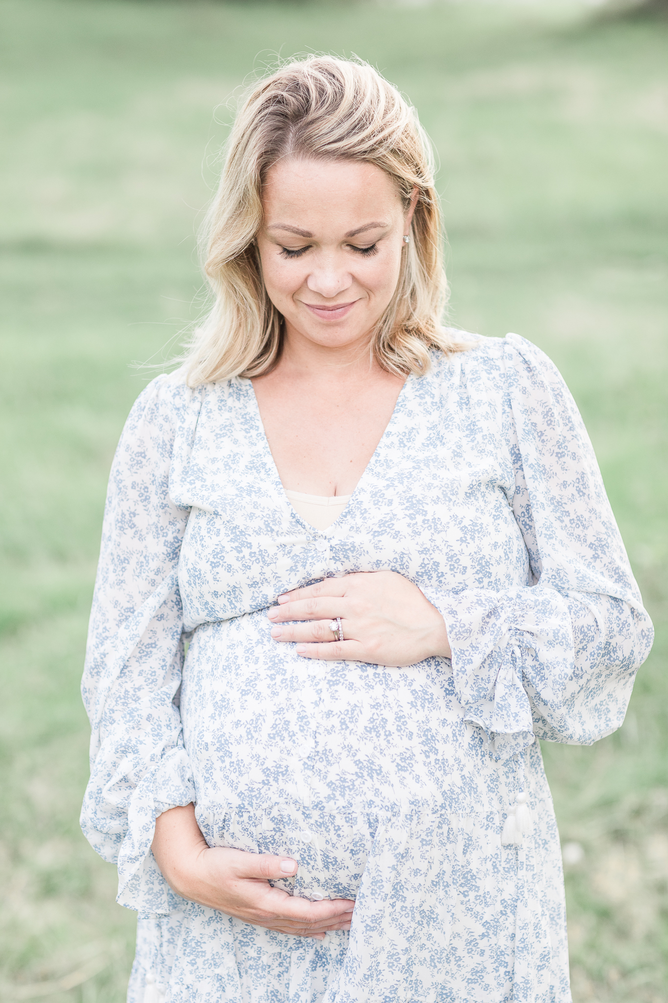 Erin Davison Photography | Chagrin Falls Maternity Photographer, Cleveland Newborn Photographers, Cleveland family photographer, Akron Newborn Photography, Cleveland Browns photographer, Cleveland Cavaliers photographer, Cleveland Indians photographer, best Cleveland baby photographer, best Cleveland family photographers, all white photography studio, studio maternity