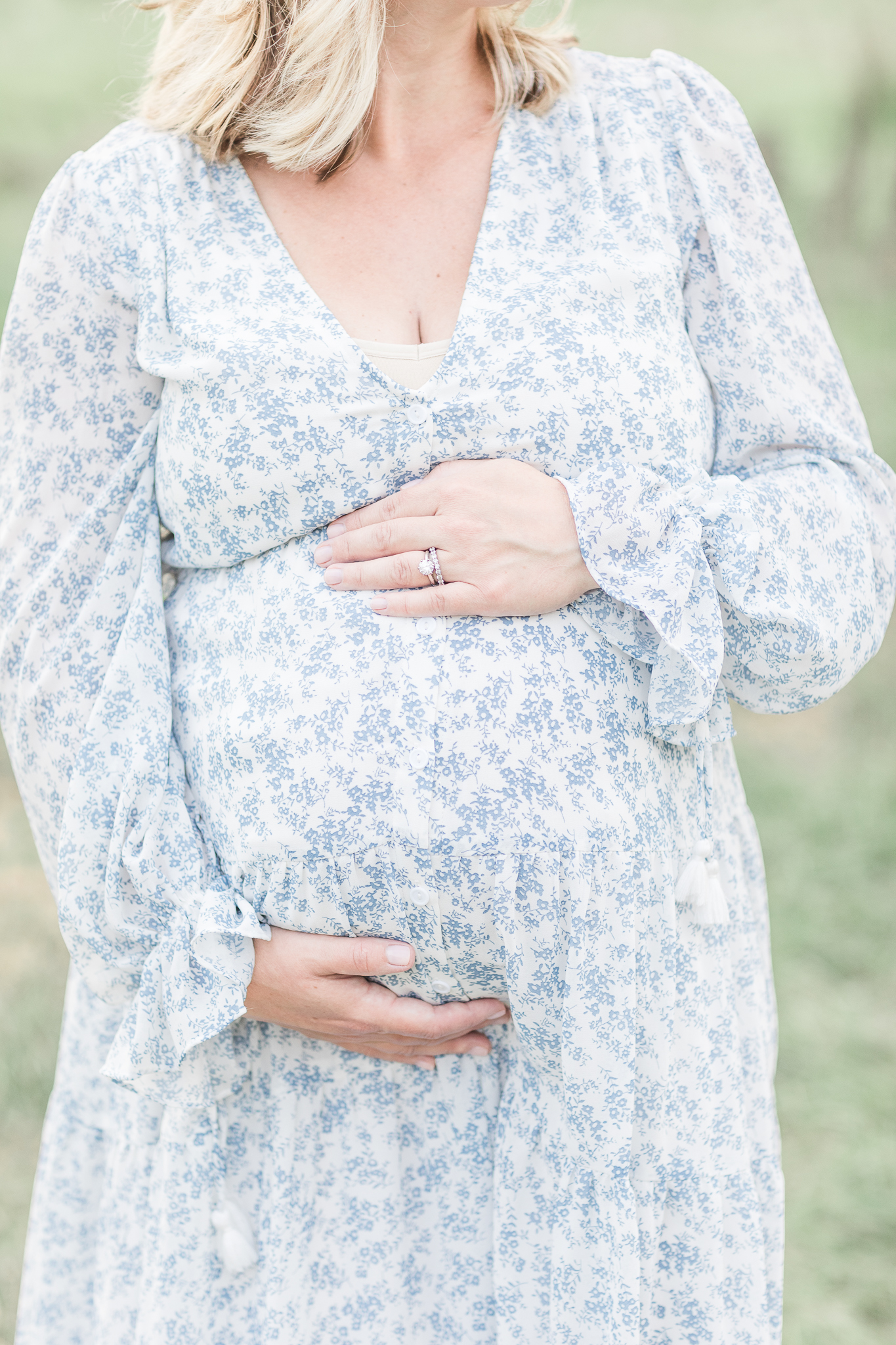 Erin Davison Photography | Chagrin Falls Maternity Photographer, Cleveland Newborn Photographers, Cleveland family photographer, Akron Newborn Photography, Cleveland Browns photographer, Cleveland Cavaliers photographer, Cleveland Indians photographer, best Cleveland baby photographer, best Cleveland family photographers, all white photography studio, studio maternity