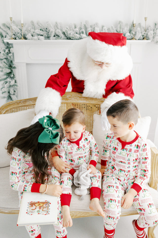 Cleveland Santa Photographer, Photos with Santa in Cleveland, Santa photos in studio